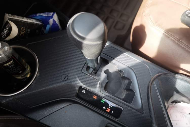 Used Toyota RAV4 2015 2.0L CVT Two-Wheel Drive Fashion Edition Gear Lever