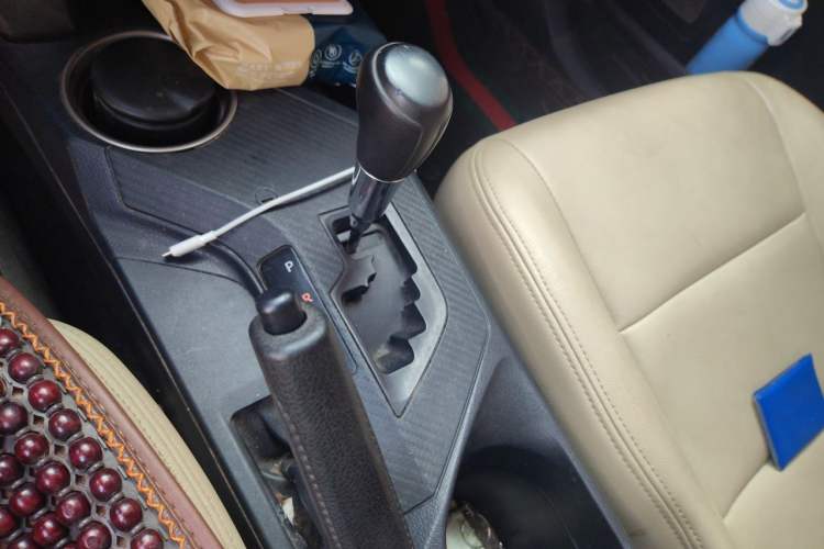 Used Toyota RAV4 2015 2.0L CVT Two-Wheel Drive Fashion Edition Gear Lever