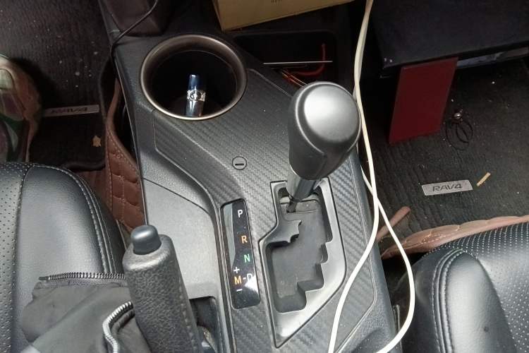 Used Toyota RAV4 2015 2.0L CVT Two-Wheel Drive Fashion Edition Gear Lever