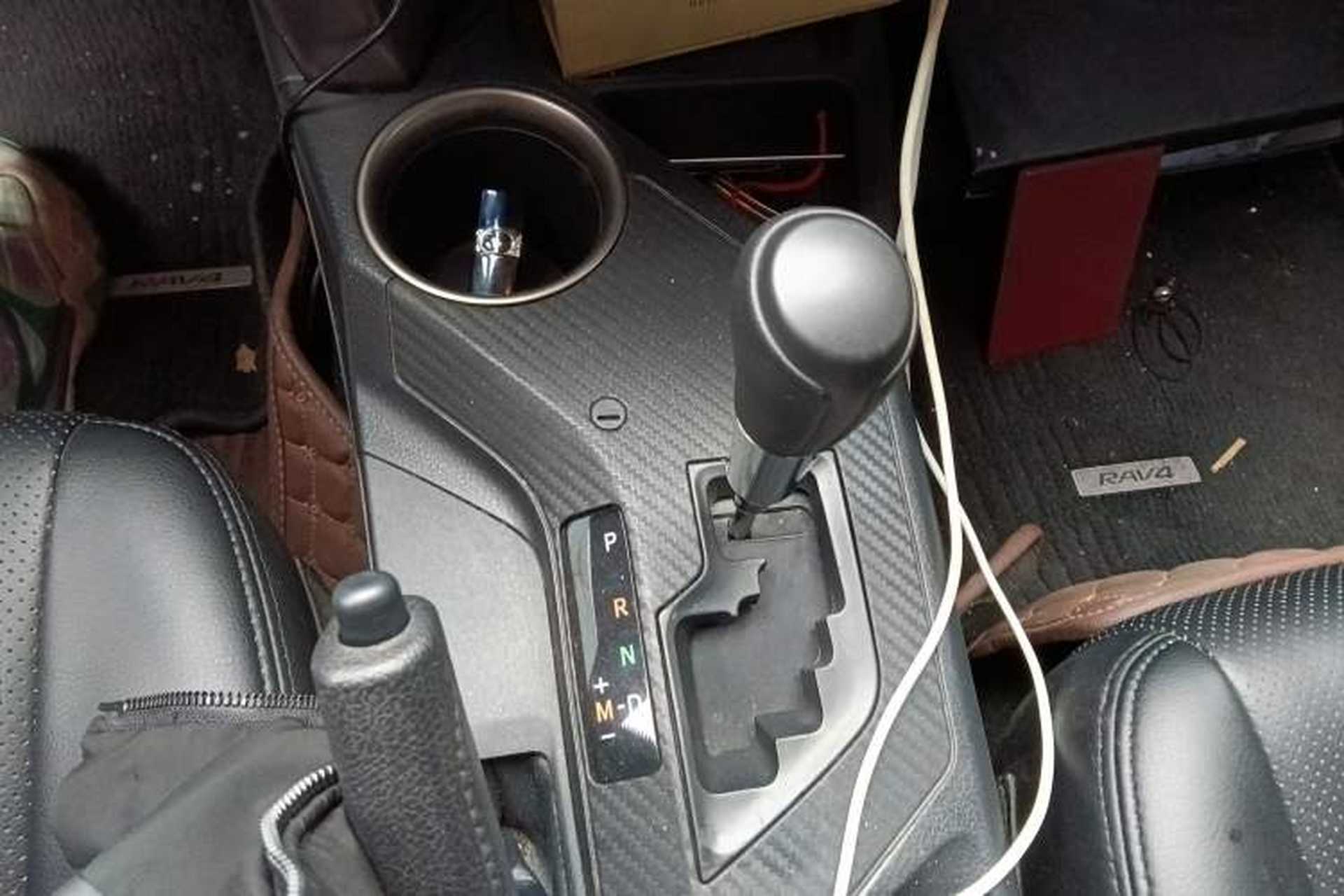Used Toyota RAV4 2015 2.0L CVT Two-Wheel Drive Fashion Edition Gear Lever