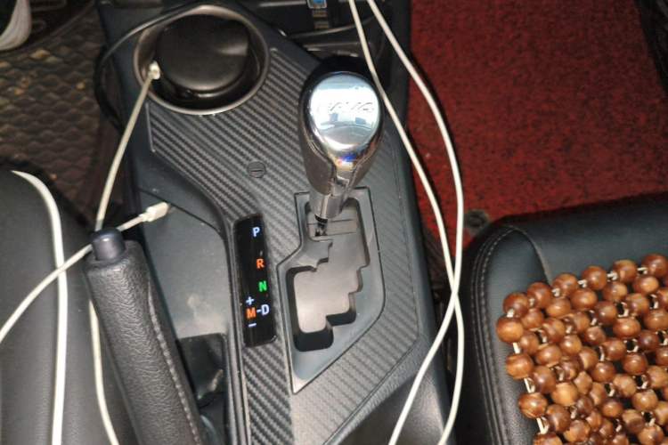 Used Toyota RAV4 2015 2.0L CVT Two-Wheel Drive Fashion Edition Gear Lever