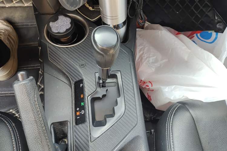 Used Toyota RAV4 2015 2.0L CVT Two-Wheel Drive Fashion Edition Gear Lever