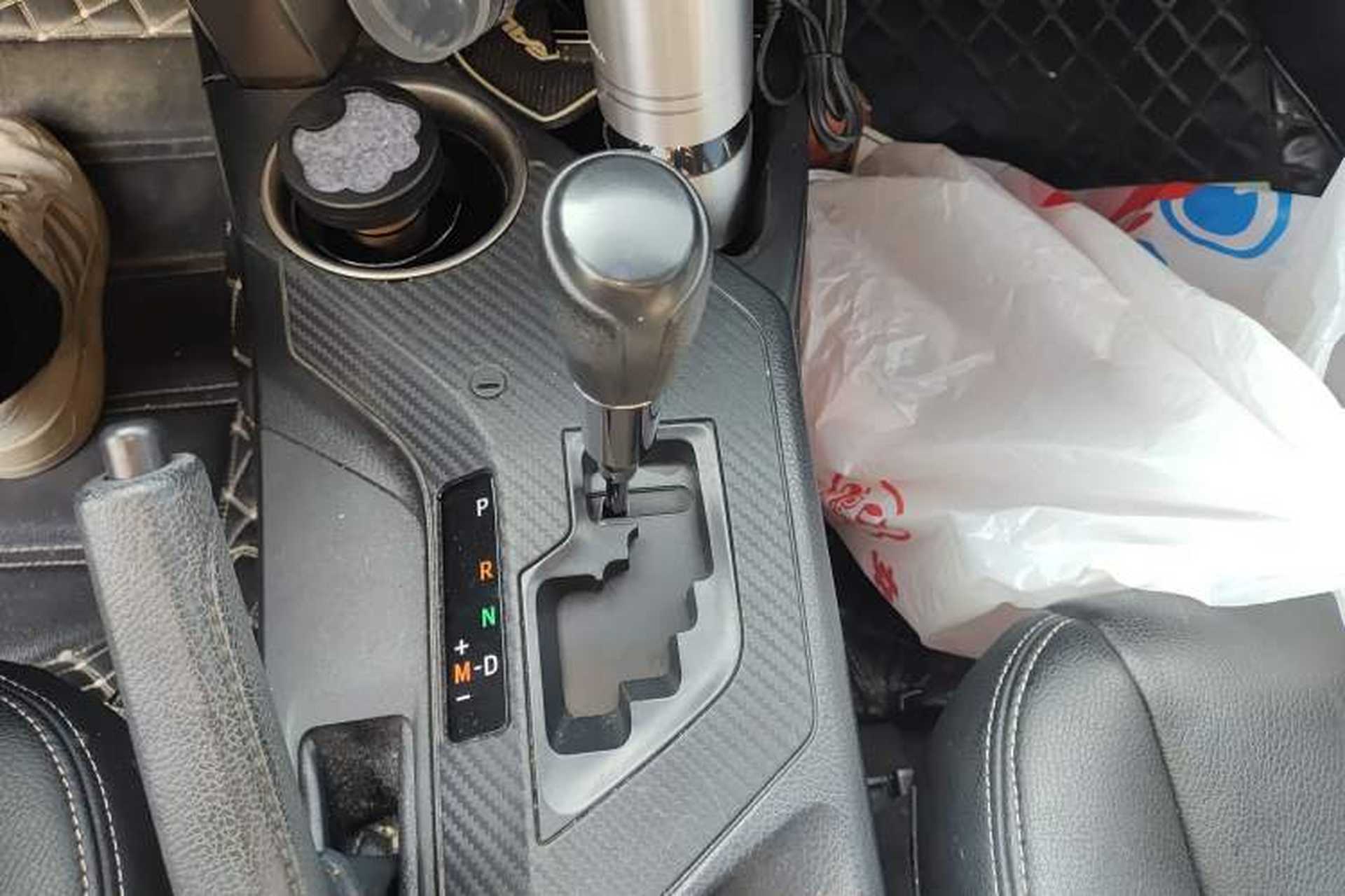 Used Toyota RAV4 2015 2.0L CVT Two-Wheel Drive Fashion Edition Gear Lever