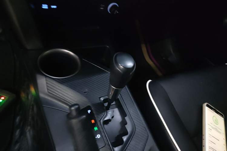 Used Toyota RAV4 2015 2.0L CVT Two-Wheel Drive Fashion Edition Gear Lever