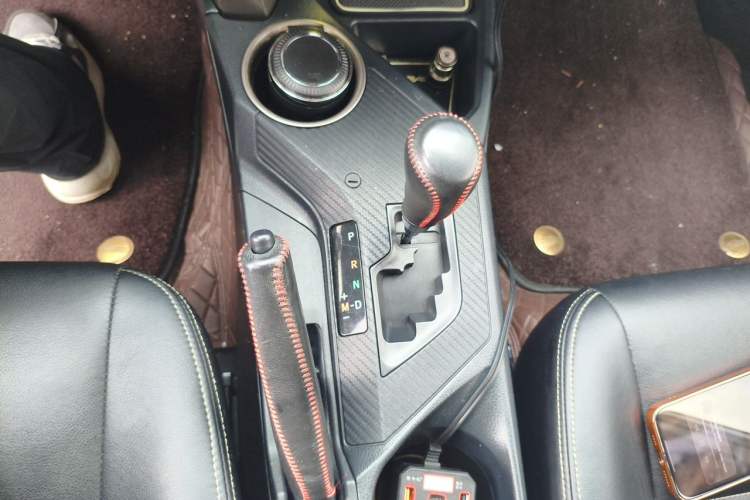 Used Toyota RAV4 2015 2.0L CVT Two-Wheel Drive Fashion Edition Gear Lever