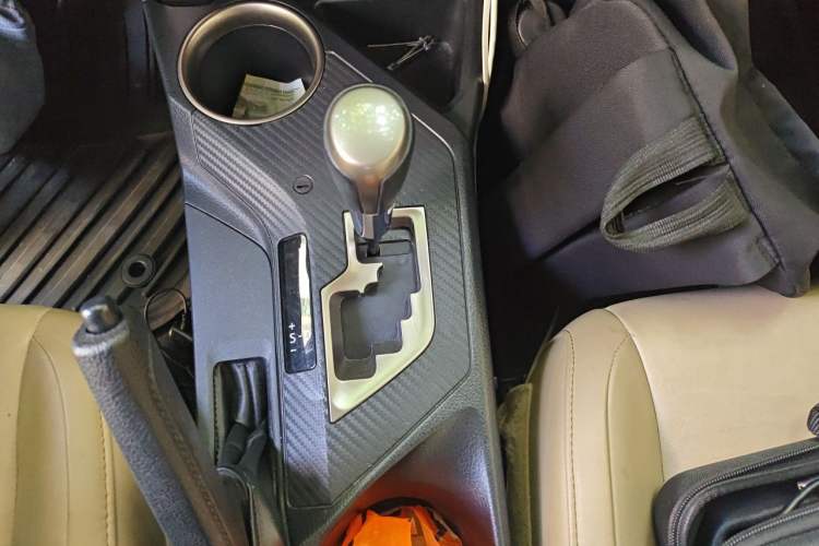 Used Toyota RAV4 2015 2.5L Automatic 4x4 Elite Edition Gear Lever