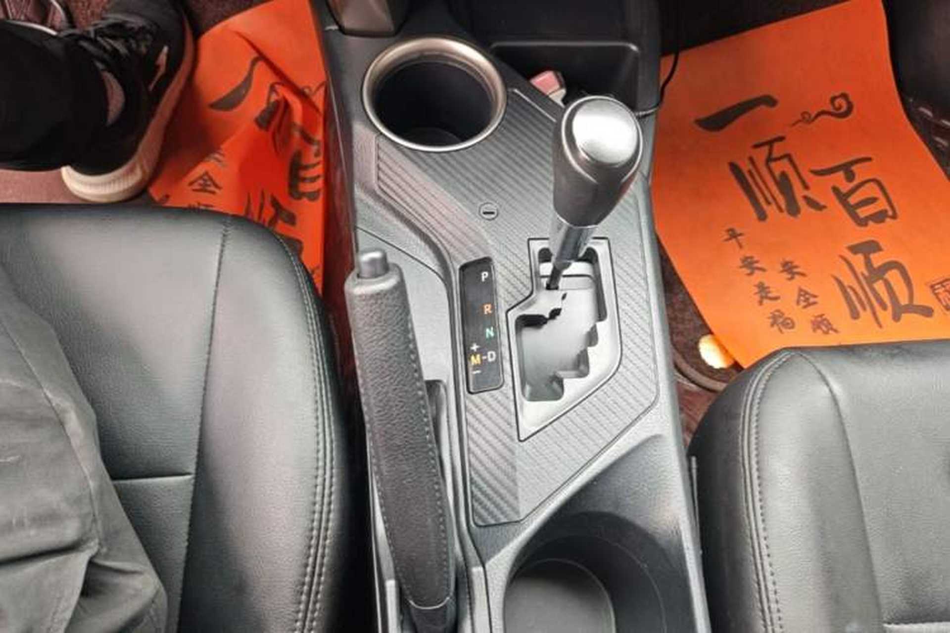 Used Toyota RAV4 2015 2.0L CVT Two-Wheel Drive Fashion Edition Gear Lever
