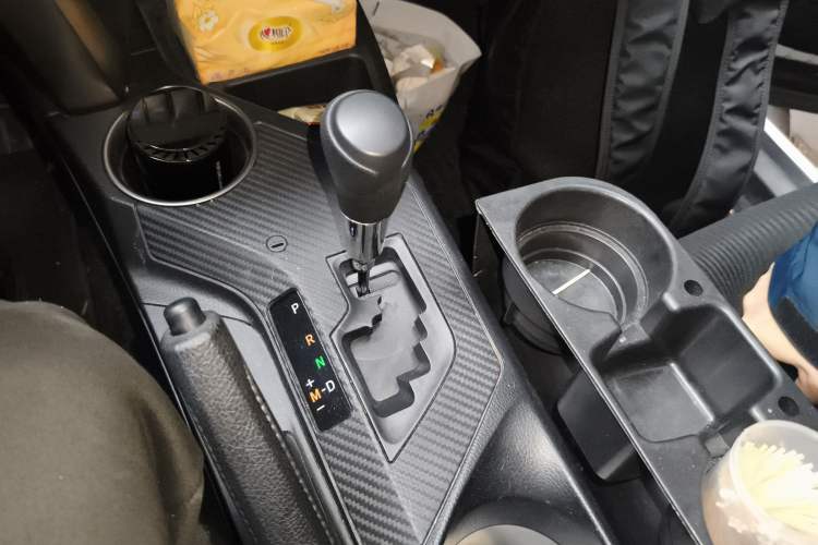 Used Toyota RAV4 2015 2.0L CVT Two-Wheel Drive Fashion Edition Gear Lever