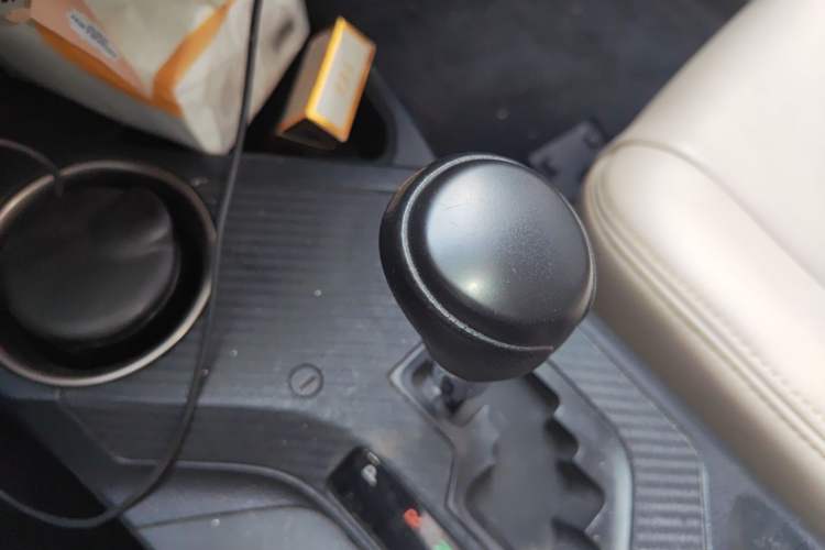 Used Toyota RAV4 2015 2.0L CVT Two-Wheel Drive Fashion Edition Gear Lever