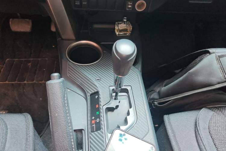 Used Toyota RAV4 2015 2.0L CVT Two-Wheel Drive Fashion Edition Gear Lever