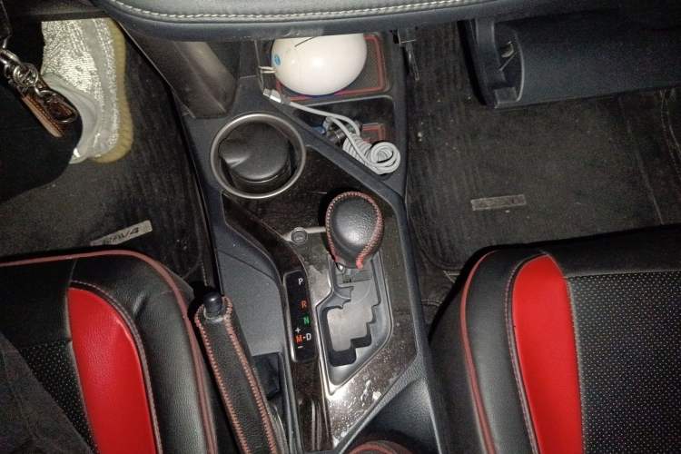 Used Toyota RAV4 2015 2.0L CVT Two-Wheel Drive Fashion Edition Gear Lever