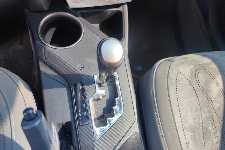 Used Toyota RAV4 2015 2.5L Automatic 4x4 Elite Edition Gear Lever