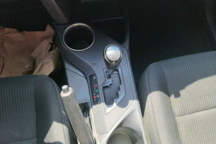 Used Toyota RAV4 2015 2.0L CVT Two-Wheel Drive Fashion Edition Gear Lever