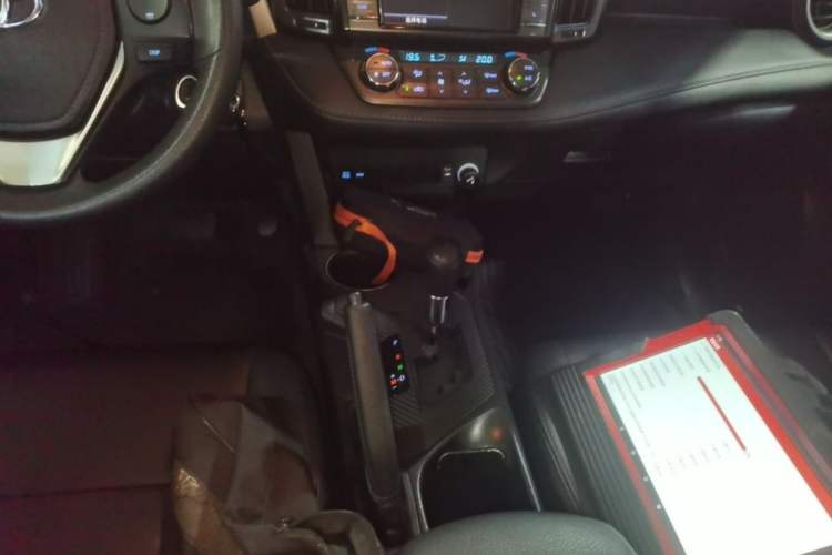 Used Toyota RAV4 2015 2.0L CVT Two-Wheel Drive Fashion Edition Gear Lever