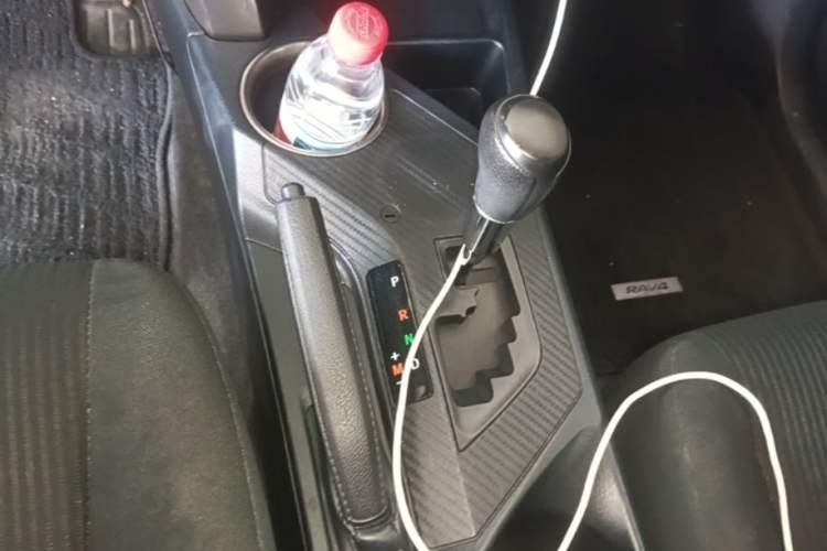 Used Toyota RAV4 2015 2.0L CVT Two-Wheel Drive Fashion Edition Gear Lever
