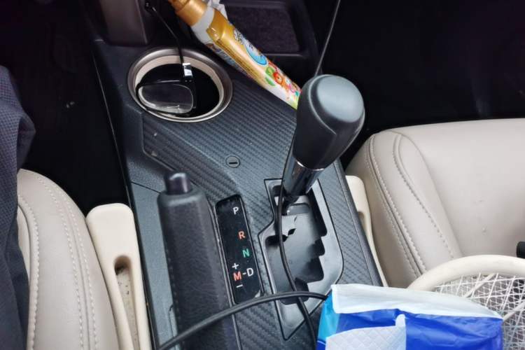 Used Toyota RAV4 2015 2.0L CVT Two-Wheel Drive Fashion Edition Gear Lever
