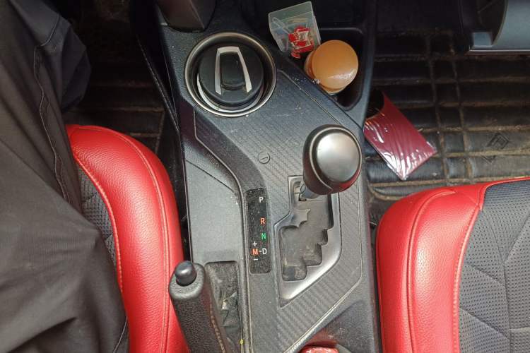 Used Toyota RAV4 2015 2.0L CVT Two-Wheel Drive Fashion Edition Gear Lever