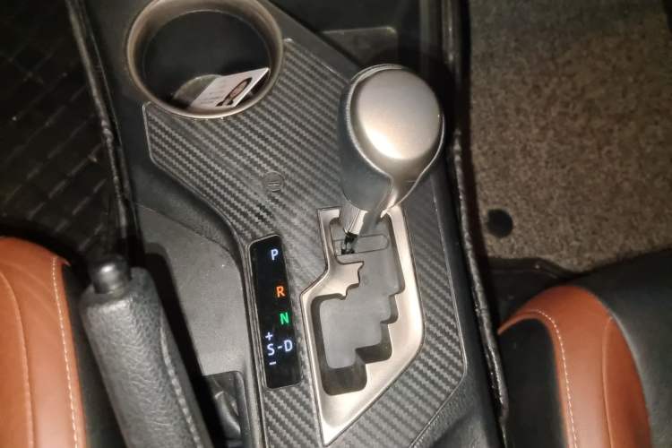 Used Toyota RAV4 2015 2.5L Automatic 4x4 Elite Edition Gear Lever