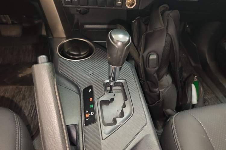 Used Toyota RAV4 2015 2.0L CVT Two-Wheel Drive Fashion Edition Gear Lever