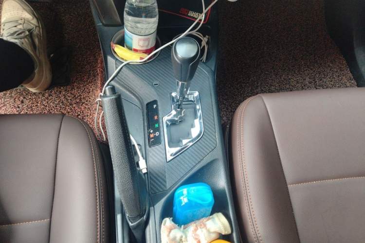 Used Toyota RAV4 2015 2.0L CVT Two-Wheel Drive Fashion Edition Gear Lever