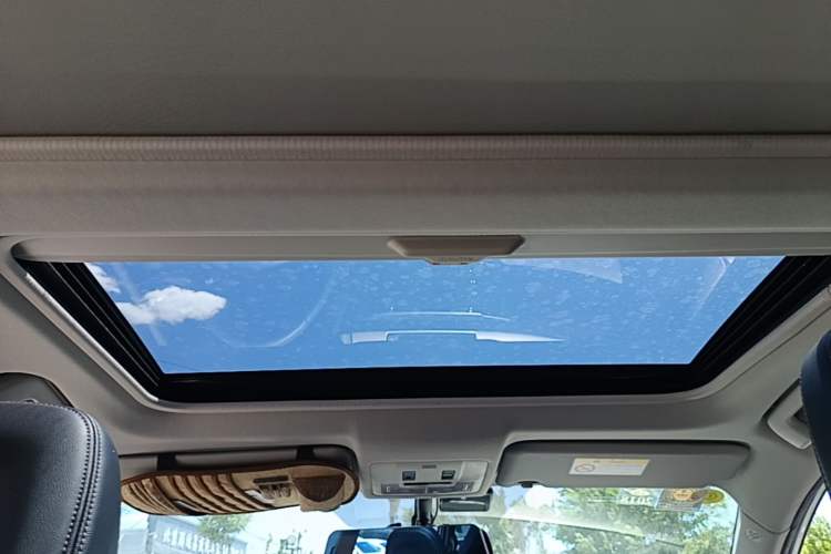 Used Toyota RAV4 2015 2.5L Automatic 4x4 Elite Edition Headliner