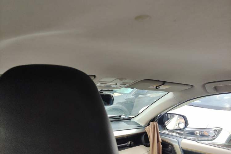 Used Toyota RAV4 2015 2.0L CVT Two-Wheel Drive Urban Edition Headliner