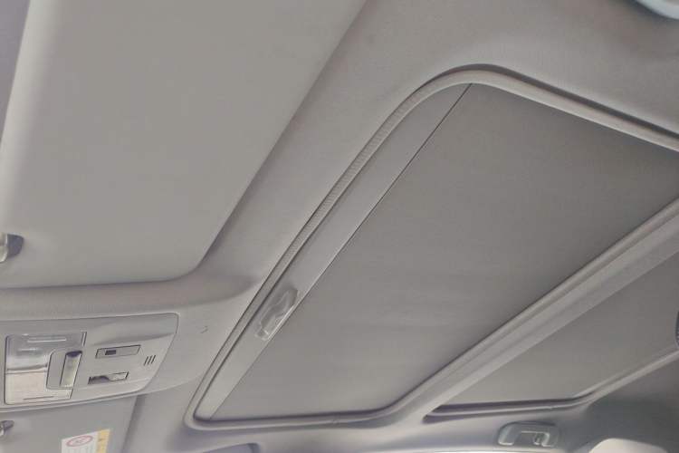 Used Toyota RAV4 2015 2.5L Automatic 4x4 Elite Edition Headliner