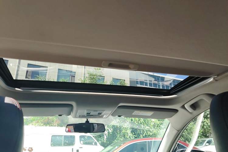 Used Toyota RAV4 2015 2.0L CVT Two-Wheel Drive Fashion Edition Headliner