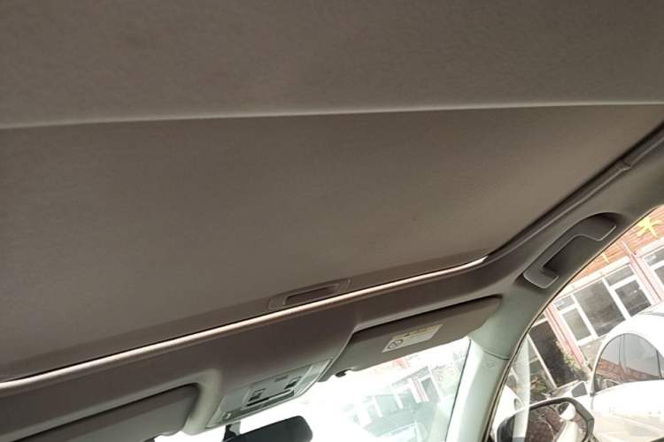 Used Toyota RAV4 2015 2.0L CVT Two-Wheel Drive Fashion Edition Headliner