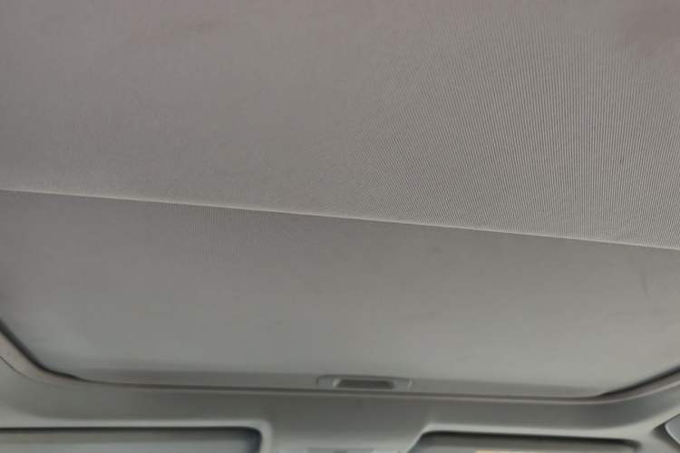 Used Toyota RAV4 2015 2.0L CVT Two-Wheel Drive Fashion Edition Headliner