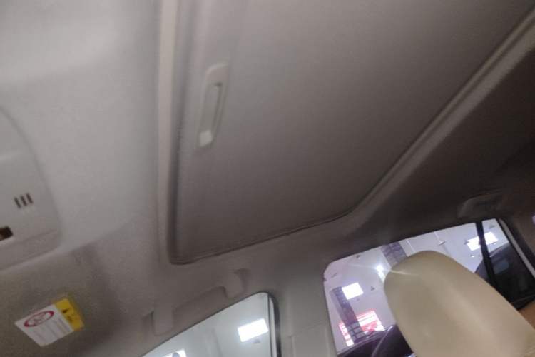 Used Toyota RAV4 2015 2.0L CVT Two-Wheel Drive Fashion Edition Headliner