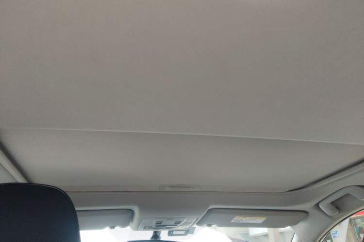 Used Toyota RAV4 2015 2.0L CVT Two-Wheel Drive Fashion Edition Headliner