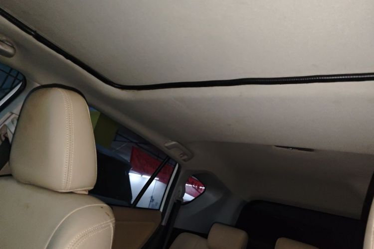 Used Toyota RAV4 2015 2.0L CVT Two-Wheel Drive Fashion Edition Headliner