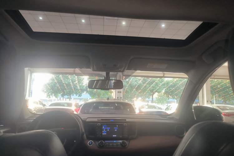 Used Toyota RAV4 2015 2.5L Automatic 4x4 Elite Edition Headliner