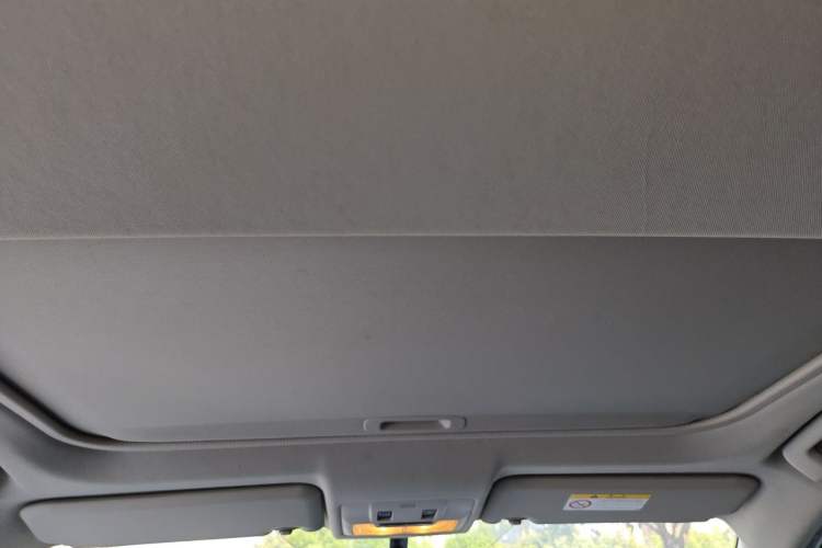 Used Toyota RAV4 2015 2.0L CVT Two-Wheel Drive Fashion Edition Headliner