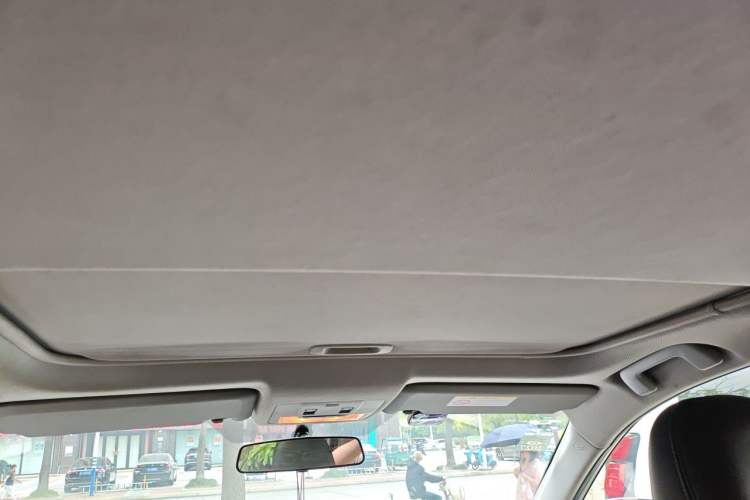 Used Toyota RAV4 2015 2.0L CVT Two-Wheel Drive Fashion Edition Headliner