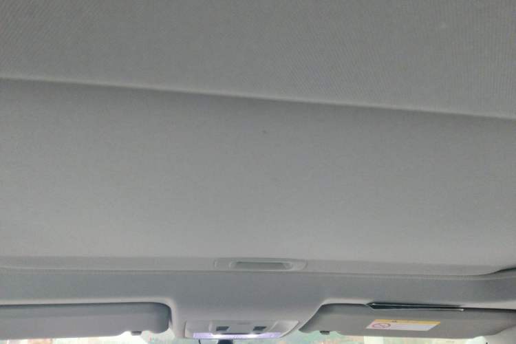 Used Toyota RAV4 2015 2.0L CVT Two-Wheel Drive Fashion Edition Headliner