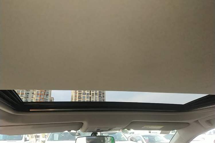 Used Toyota RAV4 2015 2.0L CVT Two-Wheel Drive Fashion Edition Headliner