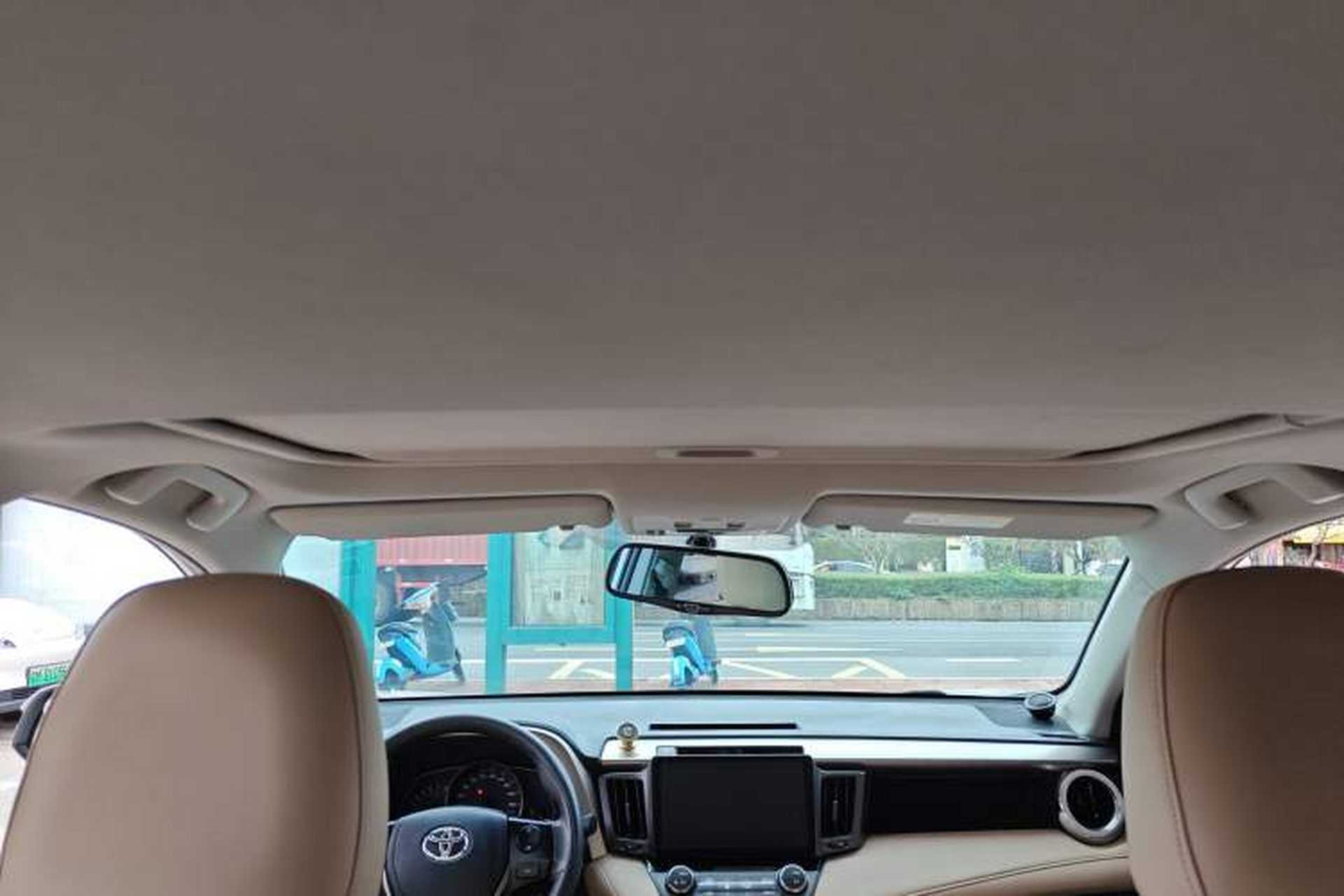 Used Toyota RAV4 2015 2.0L CVT Two-Wheel Drive Fashion Edition Headliner