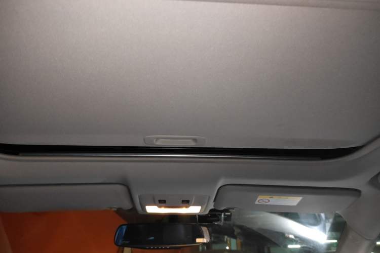 Used Toyota RAV4 2015 2.0L CVT Two-Wheel Drive Fashion Edition Headliner