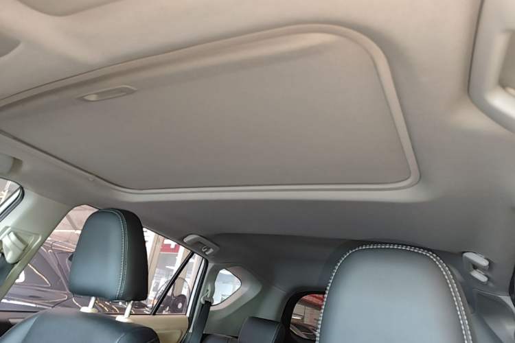 Used Toyota RAV4 2015 2.0L CVT Two-Wheel Drive Fashion Edition Headliner