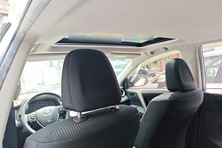 Used Toyota RAV4 2015 2.0L CVT Two-Wheel Drive Fashion Edition Headliner