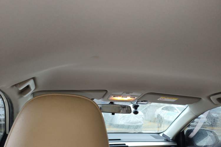 Used Toyota RAV4 2015 2.0L CVT Two-Wheel Drive Urban Edition Headliner