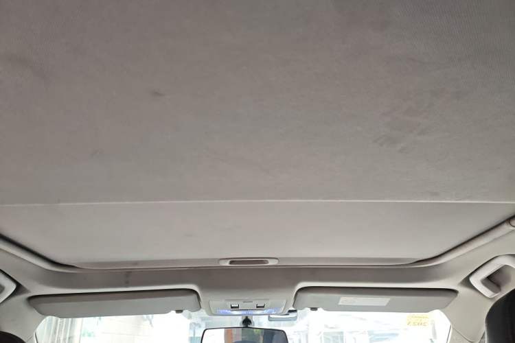 Used Toyota RAV4 2015 2.0L CVT Two-Wheel Drive Fashion Edition Headliner