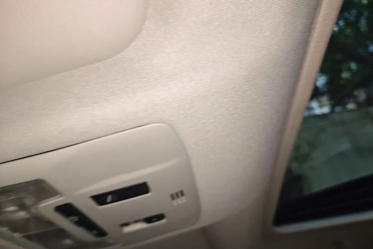 Used Toyota RAV4 2015 2.5L Automatic 4x4 Elite Edition Headliner