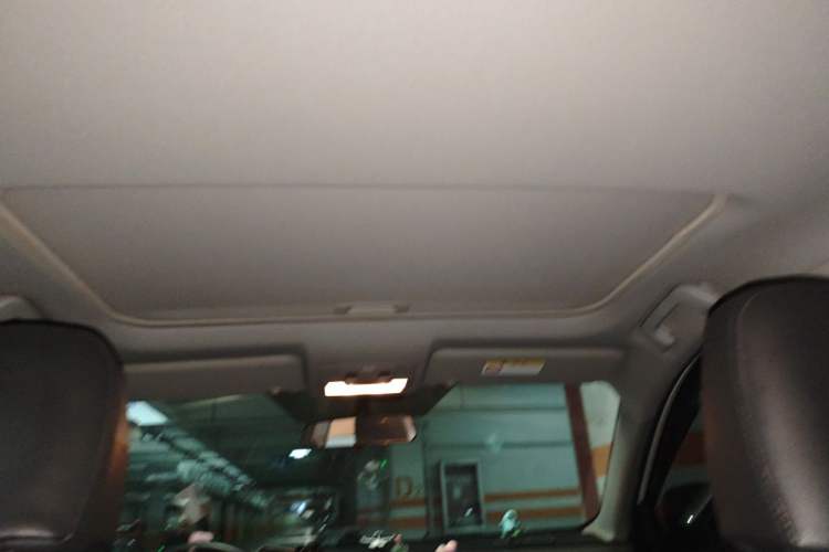 Used Toyota RAV4 2015 2.0L CVT Two-Wheel Drive Fashion Edition Headliner