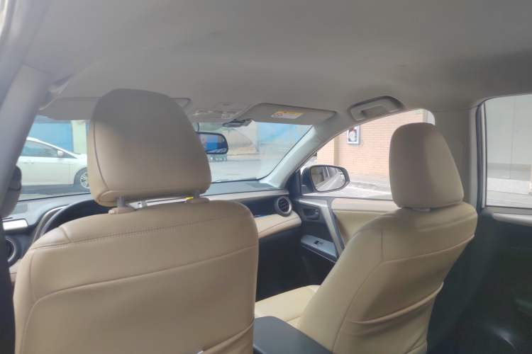 Used Toyota RAV4 2015 2.0L CVT Two-Wheel Drive Urban Edition Headliner