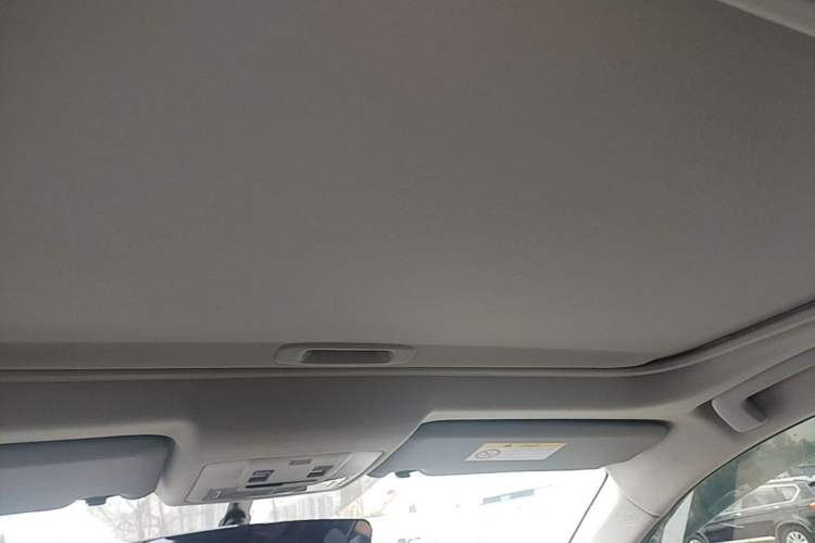 Used Toyota RAV4 2015 2.0L CVT 4x4 Trend Edition Headliner