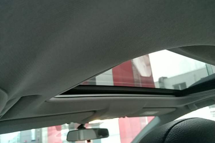 Used Toyota RAV4 2015 2.0L CVT Two-Wheel Drive Fashion Edition Headliner