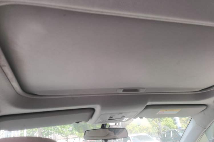 Used Toyota RAV4 2015 2.0L CVT Two-Wheel Drive Fashion Edition Headliner